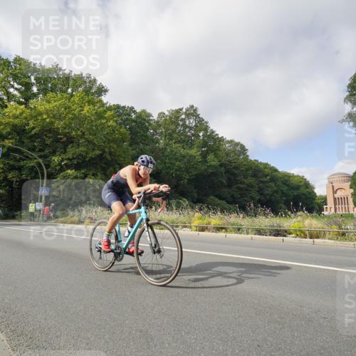 14.09.2025 - Stadtparktriathlon Michael Burmester http://msf.ph/oto/8893012 14.09.2025 11:34:08 Radfahren 911, 942, 1000, 1015, 1036 meine-sportfotos.de