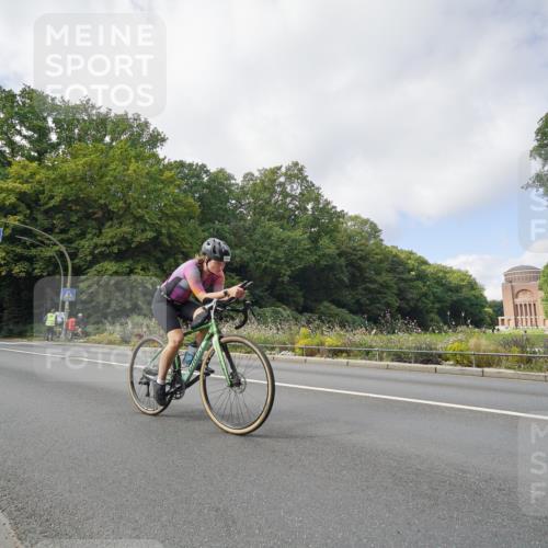 14.09.2025 - Stadtparktriathlon Michael Burmester http://msf.ph/oto/8893016 14.09.2025 11:34:26 Radfahren 902, 926, 934, 935, 969 meine-sportfotos.de
