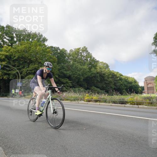 14.09.2025 - Stadtparktriathlon Michael Burmester http://msf.ph/oto/8893018 14.09.2025 11:34:32 Radfahren 902, 926, 934, 969, 1035 meine-sportfotos.de