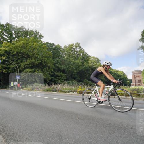 14.09.2025 - Stadtparktriathlon Michael Burmester http://msf.ph/oto/8893019 14.09.2025 11:34:33 Radfahren 902, 926, 969, 1035 meine-sportfotos.de