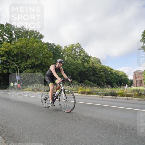 14.09.2025 - Stadtparktriathlon Michael Burmester http://msf.ph/oto/8893020 14.09.2025 11:34:35 Radfahren 902, 926, 969, 993, 1035 meine-sportfotos.de