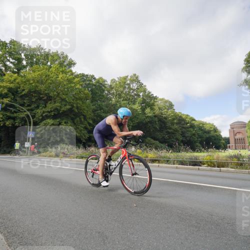14.09.2025 - Stadtparktriathlon Michael Burmester http://msf.ph/oto/8893022 14.09.2025 11:34:38 Radfahren 902, 926, 969, 993, 1035 meine-sportfotos.de