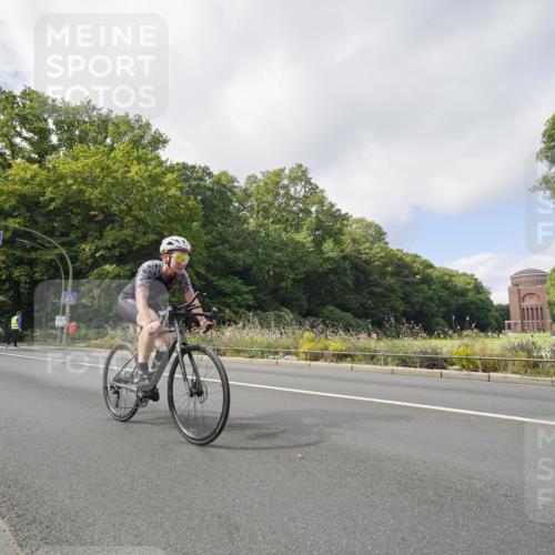 14.09.2025 - Stadtparktriathlon Michael Burmester http://msf.ph/oto/8893025 14.09.2025 11:34:47 Radfahren 976, 979, 993 meine-sportfotos.de