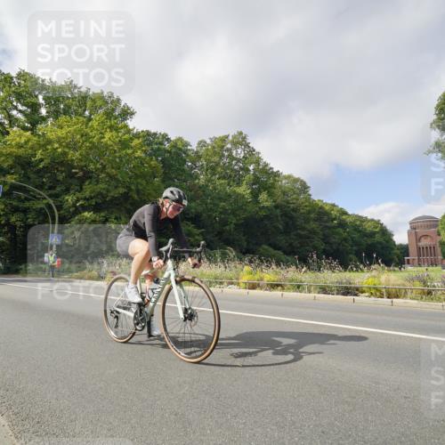 14.09.2025 - Stadtparktriathlon Michael Burmester http://msf.ph/oto/8893026 14.09.2025 11:34:52 Radfahren 976, 979, 1082 meine-sportfotos.de