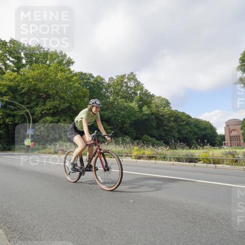 14.09.2025 - Stadtparktriathlon Michael Burmester http://msf.ph/oto/8893029 14.09.2025 11:35:04 Radfahren 924, 961, 985, 1082 meine-sportfotos.de