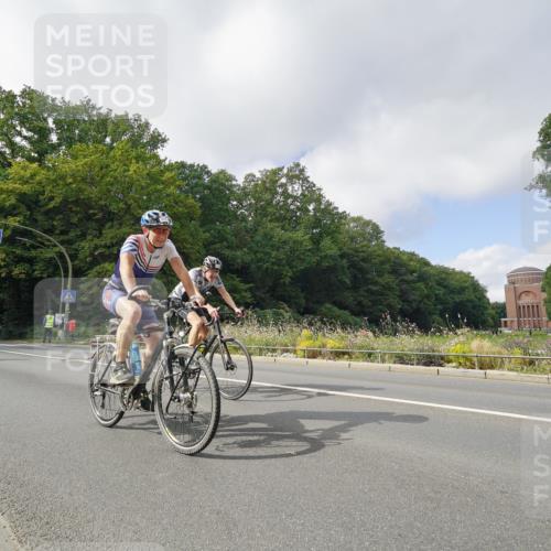 14.09.2025 - Stadtparktriathlon Michael Burmester http://msf.ph/oto/8893036 14.09.2025 11:35:16 Radfahren 868, 932, 990, 1012, 1041, 1103 meine-sportfotos.de