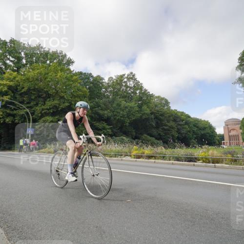 14.09.2025 - Stadtparktriathlon Michael Burmester http://msf.ph/oto/8893047 14.09.2025 11:35:41 Radfahren 941, 995, 1020 meine-sportfotos.de