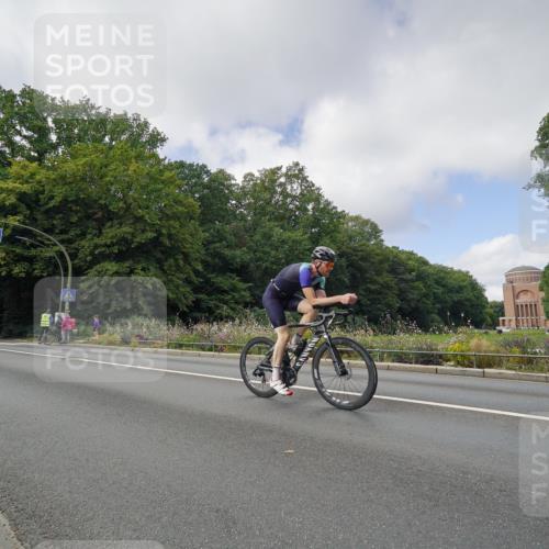 14.09.2025 - Stadtparktriathlon Michael Burmester http://msf.ph/oto/8893051 14.09.2025 11:35:54 Radfahren 837, 996, 1076, 1113 meine-sportfotos.de