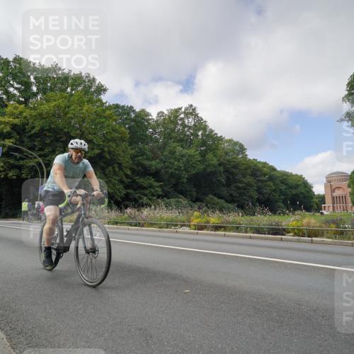 14.09.2025 - Stadtparktriathlon Michael Burmester http://msf.ph/oto/8893052 14.09.2025 11:35:55 Radfahren 837, 996, 1076, 1092, 1113 meine-sportfotos.de