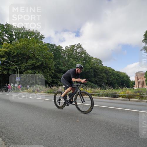14.09.2025 - Stadtparktriathlon Michael Burmester http://msf.ph/oto/8893055 14.09.2025 11:36:03 Radfahren 925, 944, 1009, 1092, 1113 meine-sportfotos.de