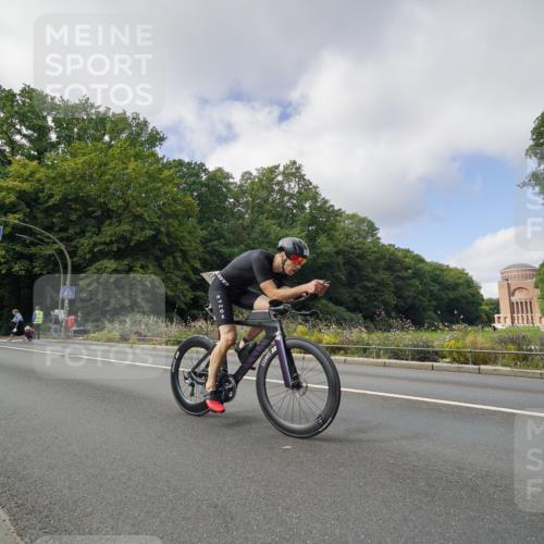 14.09.2025 - Stadtparktriathlon Michael Burmester http://msf.ph/oto/8893061 14.09.2025 11:36:17 Radfahren 890, 1072, 1097 meine-sportfotos.de