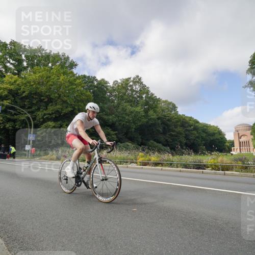 14.09.2025 - Stadtparktriathlon Michael Burmester http://msf.ph/oto/8893062 14.09.2025 11:36:21 Radfahren 890, 1072, 1097 meine-sportfotos.de