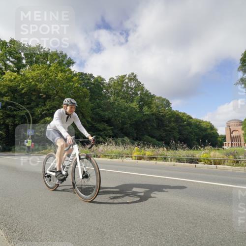 14.09.2025 - Stadtparktriathlon Michael Burmester http://msf.ph/oto/8893069 14.09.2025 11:36:42 Radfahren 916, 938, 973, 982, 989, 1018, 1077, 1083, 1101 meine-sportfotos.de