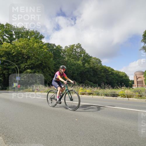 14.09.2025 - Stadtparktriathlon Michael Burmester http://msf.ph/oto/8893072 14.09.2025 11:36:44 Radfahren 916, 938, 973, 982, 989, 1018, 1077, 1083, 1101 meine-sportfotos.de