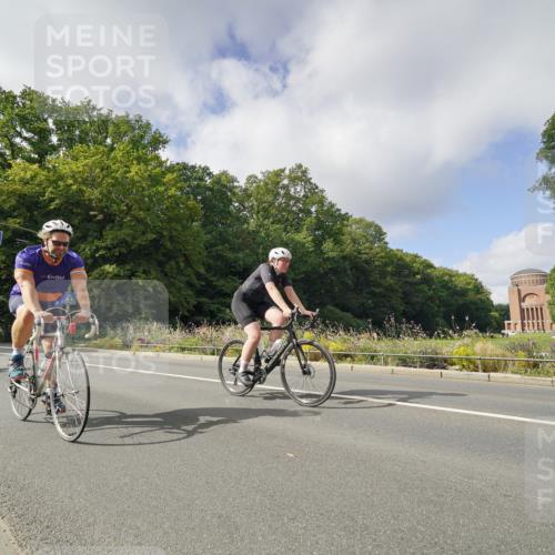 14.09.2025 - Stadtparktriathlon Michael Burmester http://msf.ph/oto/8893073 14.09.2025 11:36:46 Radfahren 916, 938, 973, 982, 989, 1018, 1077, 1083 meine-sportfotos.de