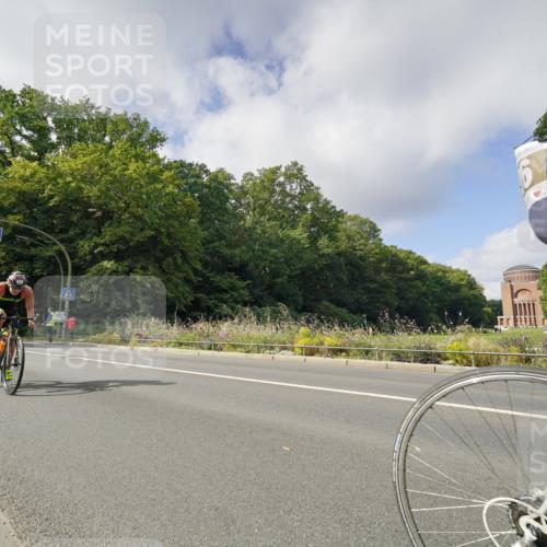 14.09.2025 - Stadtparktriathlon Michael Burmester http://msf.ph/oto/8893075 14.09.2025 11:36:46 Radfahren 916, 938, 973, 982, 989, 1018, 1077, 1083 meine-sportfotos.de