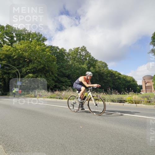 14.09.2025 - Stadtparktriathlon Michael Burmester http://msf.ph/oto/8893077 14.09.2025 11:36:48 Radfahren 916, 938, 973, 982, 1018, 1077, 1083 meine-sportfotos.de