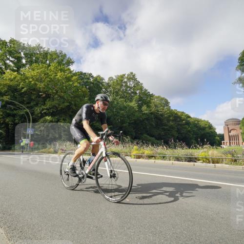14.09.2025 - Stadtparktriathlon Michael Burmester http://msf.ph/oto/8893079 14.09.2025 11:36:49 Radfahren 916, 938, 973, 982, 1018, 1077, 1083 meine-sportfotos.de