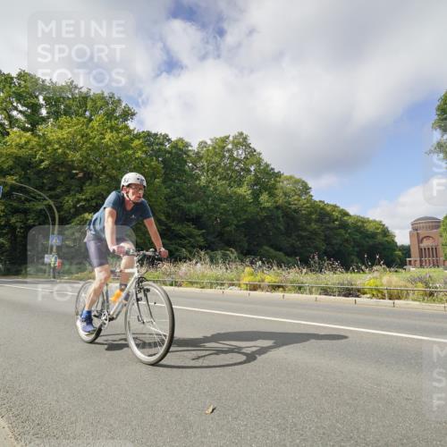14.09.2025 - Stadtparktriathlon Michael Burmester http://msf.ph/oto/8893082 14.09.2025 11:37:01 Radfahren 854, 975, 1027, 1048 meine-sportfotos.de