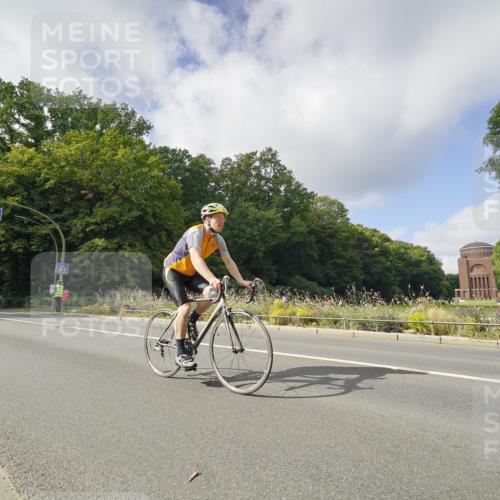 14.09.2025 - Stadtparktriathlon Michael Burmester http://msf.ph/oto/8893086 14.09.2025 11:37:10 Radfahren 975, 1027, 1048, 1051 meine-sportfotos.de