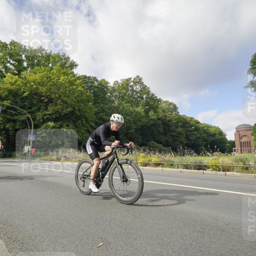 14.09.2025 - Stadtparktriathlon Michael Burmester http://msf.ph/oto/8893102 14.09.2025 11:38:00 Radfahren 963, 987, 1033, 1064, 1080, 1102 meine-sportfotos.de