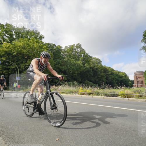 14.09.2025 - Stadtparktriathlon Michael Burmester http://msf.ph/oto/8893104 14.09.2025 11:38:00 Radfahren 963, 987, 1033, 1064, 1080, 1102 meine-sportfotos.de