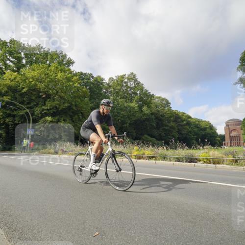 14.09.2025 - Stadtparktriathlon Michael Burmester http://msf.ph/oto/8893105 14.09.2025 11:38:01 Radfahren 963, 987, 1033, 1064, 1080, 1102 meine-sportfotos.de
