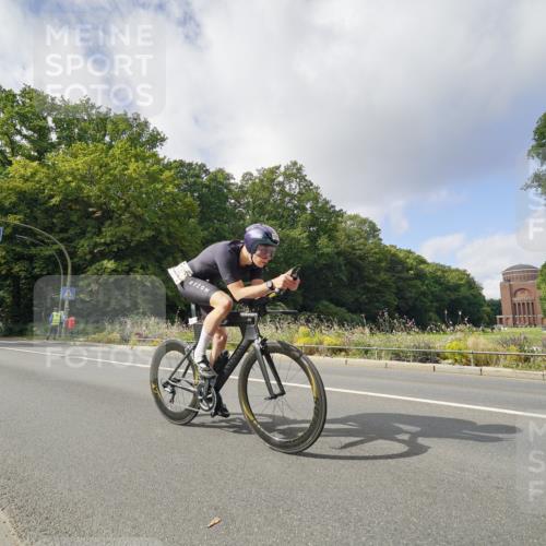 14.09.2025 - Stadtparktriathlon Michael Burmester http://msf.ph/oto/8893106 14.09.2025 11:38:03 Radfahren 963, 987, 1033, 1064, 1080, 1102 meine-sportfotos.de