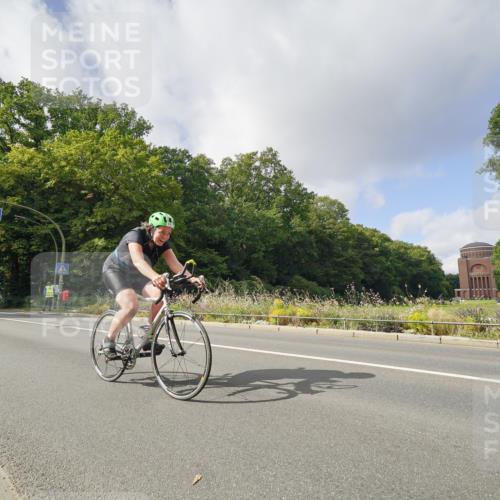 14.09.2025 - Stadtparktriathlon Michael Burmester http://msf.ph/oto/8893112 14.09.2025 11:38:22 Radfahren 937, 939 meine-sportfotos.de