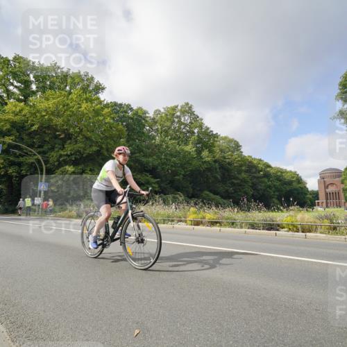 14.09.2025 - Stadtparktriathlon Michael Burmester http://msf.ph/oto/8893137 14.09.2025 11:39:21 Radfahren 927, 960, 1058, 1087, 1091 meine-sportfotos.de
