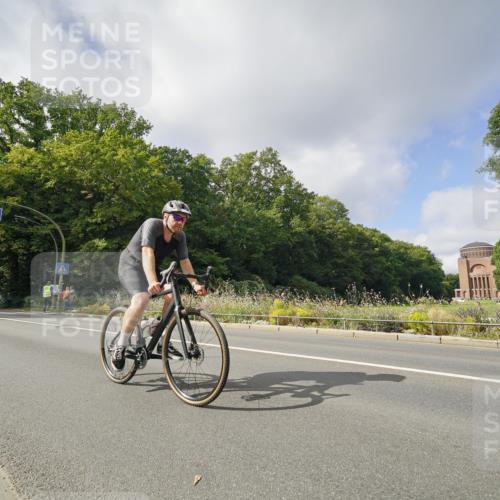 14.09.2025 - Stadtparktriathlon Michael Burmester http://msf.ph/oto/8893148 14.09.2025 11:39:44 Radfahren 964, 1063, 1095, 1108, 1120 meine-sportfotos.de