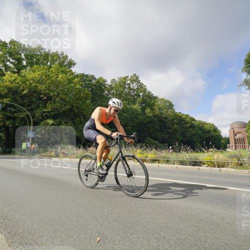 14.09.2025 - Stadtparktriathlon Michael Burmester http://msf.ph/oto/8893151 14.09.2025 11:39:50 Radfahren 929, 957, 964, 1060, 1063, 1067, 1095, 1108 meine-sportfotos.de