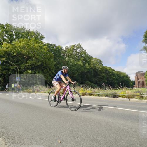 14.09.2025 - Stadtparktriathlon Michael Burmester http://msf.ph/oto/8893163 14.09.2025 11:40:07 Radfahren 822, 945, 1053 meine-sportfotos.de