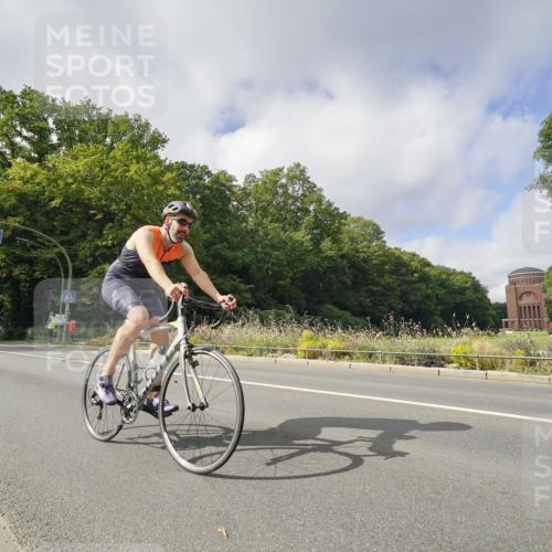 14.09.2025 - Stadtparktriathlon Michael Burmester http://msf.ph/oto/8893181 14.09.2025 11:40:57 Radfahren 958, 978, 992, 1006, 1036, 1071, 1098 meine-sportfotos.de