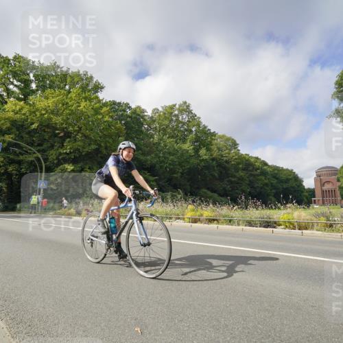 14.09.2025 - Stadtparktriathlon Michael Burmester http://msf.ph/oto/8893184 14.09.2025 11:41:04 Radfahren 992, 1022, 1098 meine-sportfotos.de