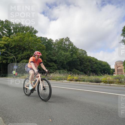 14.09.2025 - Stadtparktriathlon Michael Burmester http://msf.ph/oto/8893191 14.09.2025 11:41:35 Radfahren 930, 942, 986, 1079 meine-sportfotos.de