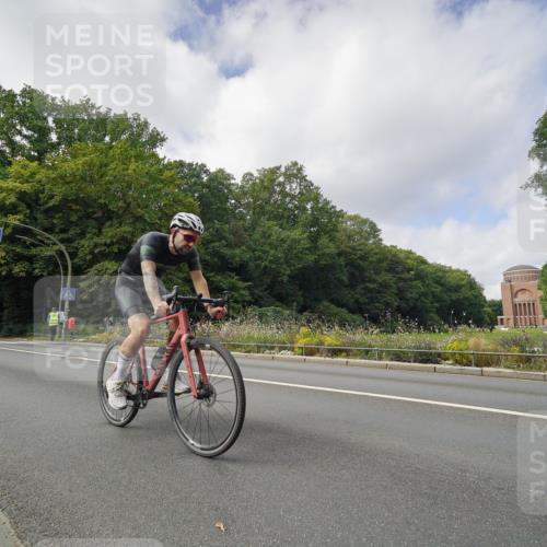14.09.2025 - Stadtparktriathlon Michael Burmester http://msf.ph/oto/8893195 14.09.2025 11:41:45 Radfahren 974, 1041, 1050, 1079 meine-sportfotos.de