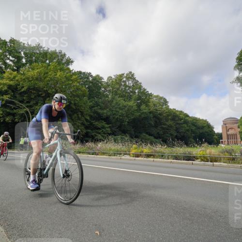 14.09.2025 - Stadtparktriathlon Michael Burmester http://msf.ph/oto/8893202 14.09.2025 11:42:05 Radfahren 936, 980, 1061, 1082, 1121 meine-sportfotos.de