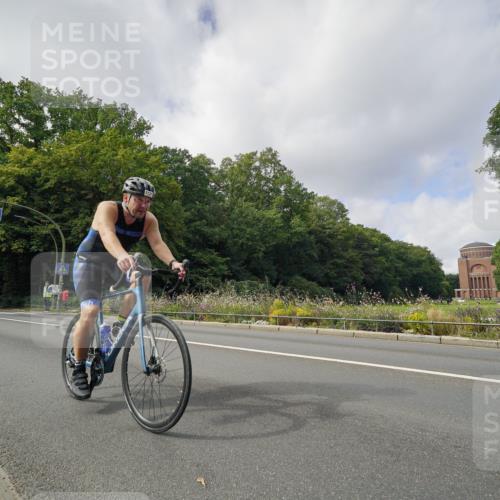 14.09.2025 - Stadtparktriathlon Michael Burmester http://msf.ph/oto/8893205 14.09.2025 11:42:07 Radfahren 936, 980, 1061, 1082, 1121 meine-sportfotos.de