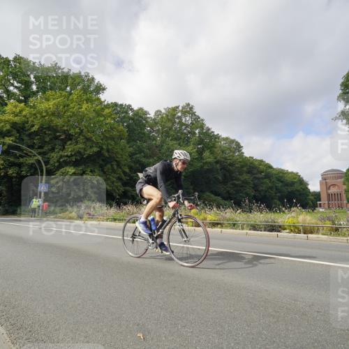 14.09.2025 - Stadtparktriathlon Michael Burmester http://msf.ph/oto/8893209 14.09.2025 11:42:20 Radfahren 934, 935, 962, 969, 979, 994, 1012, 1084 meine-sportfotos.de