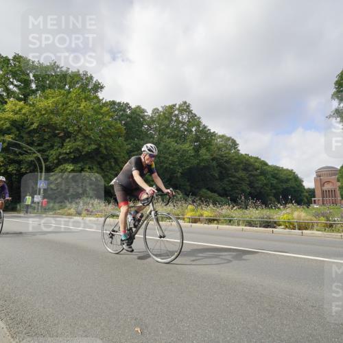 14.09.2025 - Stadtparktriathlon Michael Burmester http://msf.ph/oto/8893217 14.09.2025 11:42:30 Radfahren 934, 962, 979, 993, 1011, 1012, 1023, 1066, 1076, 1092 meine-sportfotos.de