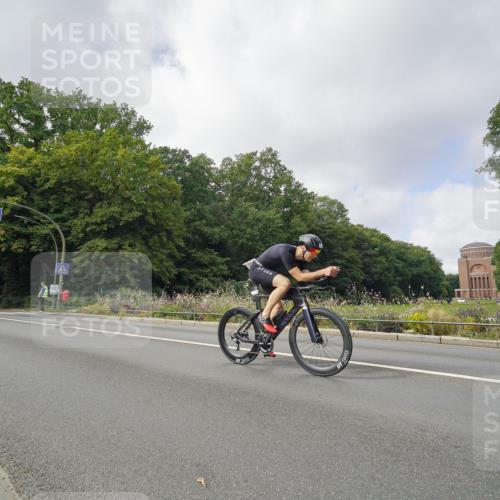 14.09.2025 - Stadtparktriathlon Michael Burmester http://msf.ph/oto/8893234 14.09.2025 11:42:46 Radfahren 824, 926, 990, 1000, 1005, 1017, 1072, 1075, 1094, 1103, 1113 meine-sportfotos.de