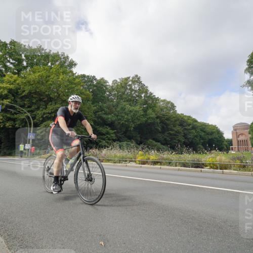 14.09.2025 - Stadtparktriathlon Michael Burmester http://msf.ph/oto/8893237 14.09.2025 11:42:48 Radfahren 824, 926, 990, 1000, 1017, 1029, 1072, 1075, 1094, 1113 meine-sportfotos.de