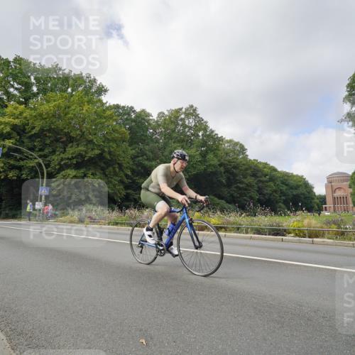 14.09.2025 - Stadtparktriathlon Michael Burmester http://msf.ph/oto/8893239 14.09.2025 11:42:52 Radfahren 824, 926, 941, 990, 1000, 1029, 1055, 1075, 1094 meine-sportfotos.de