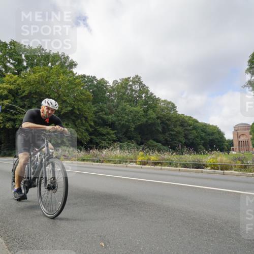 14.09.2025 - Stadtparktriathlon Michael Burmester http://msf.ph/oto/8893241 14.09.2025 11:42:53 Radfahren 824, 926, 941, 990, 1000, 1029, 1055, 1075, 1094, 1119 meine-sportfotos.de