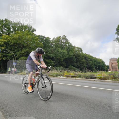 14.09.2025 - Stadtparktriathlon Michael Burmester http://msf.ph/oto/8893255 14.09.2025 11:43:18 Radfahren 946, 985, 1059, 1117 meine-sportfotos.de