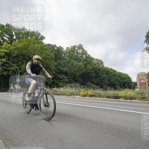 14.09.2025 - Stadtparktriathlon Michael Burmester http://msf.ph/oto/8893256 14.09.2025 11:43:23 Radfahren 946, 961, 985, 1059, 1077, 1117 meine-sportfotos.de