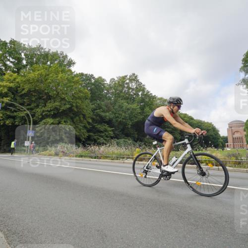 14.09.2025 - Stadtparktriathlon Michael Burmester http://msf.ph/oto/8893263 14.09.2025 11:43:39 Radfahren 947, 1097, 1109, 1112 meine-sportfotos.de