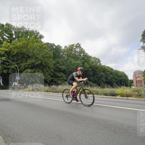 14.09.2025 - Stadtparktriathlon Michael Burmester http://msf.ph/oto/8893266 14.09.2025 11:43:47 Radfahren 932, 1081, 1097, 1112 meine-sportfotos.de