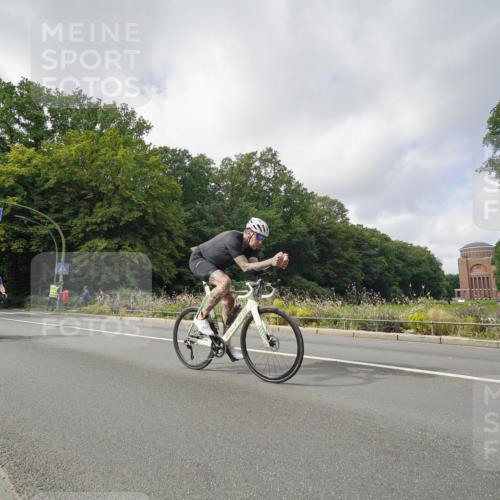 14.09.2025 - Stadtparktriathlon Michael Burmester http://msf.ph/oto/8893272 14.09.2025 11:44:09 Radfahren 925, 996, 1027, 1115 meine-sportfotos.de